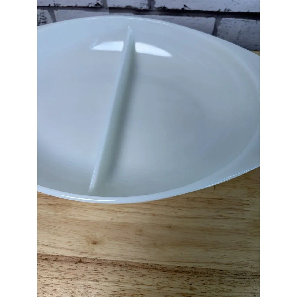 Vintage White Pyrex Divided Casserole Dish 1.5 Qt #1063  Mint